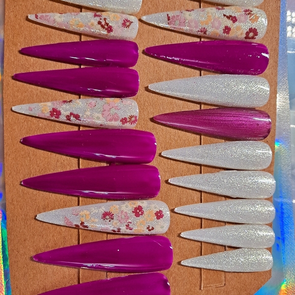 Press on nails stilleto flower glitter design - Picture 2 of 2